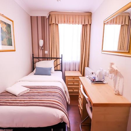 Fairway Hotel Лондон Екстериор снимка