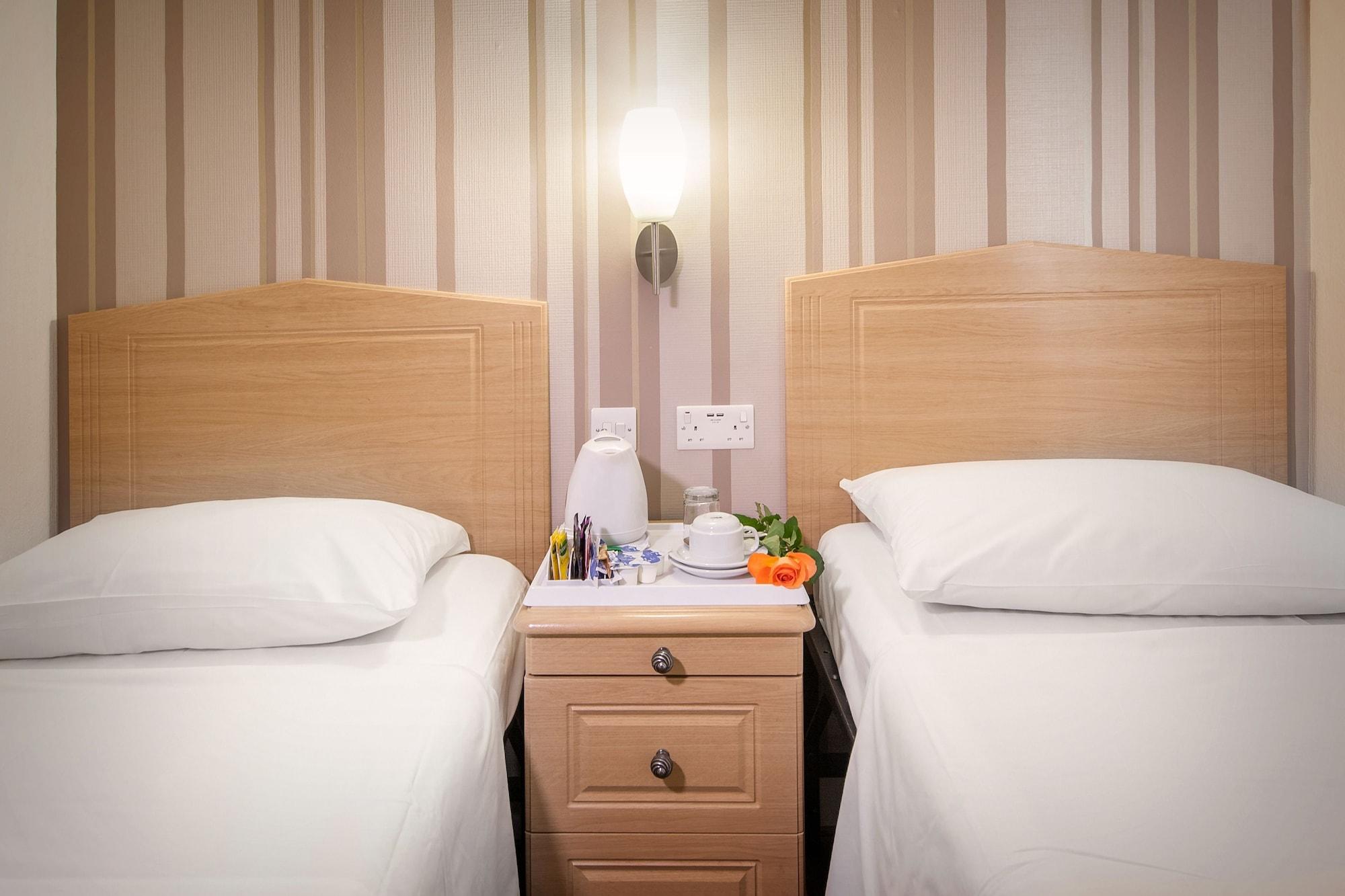 Fairway Hotel Лондон Екстериор снимка