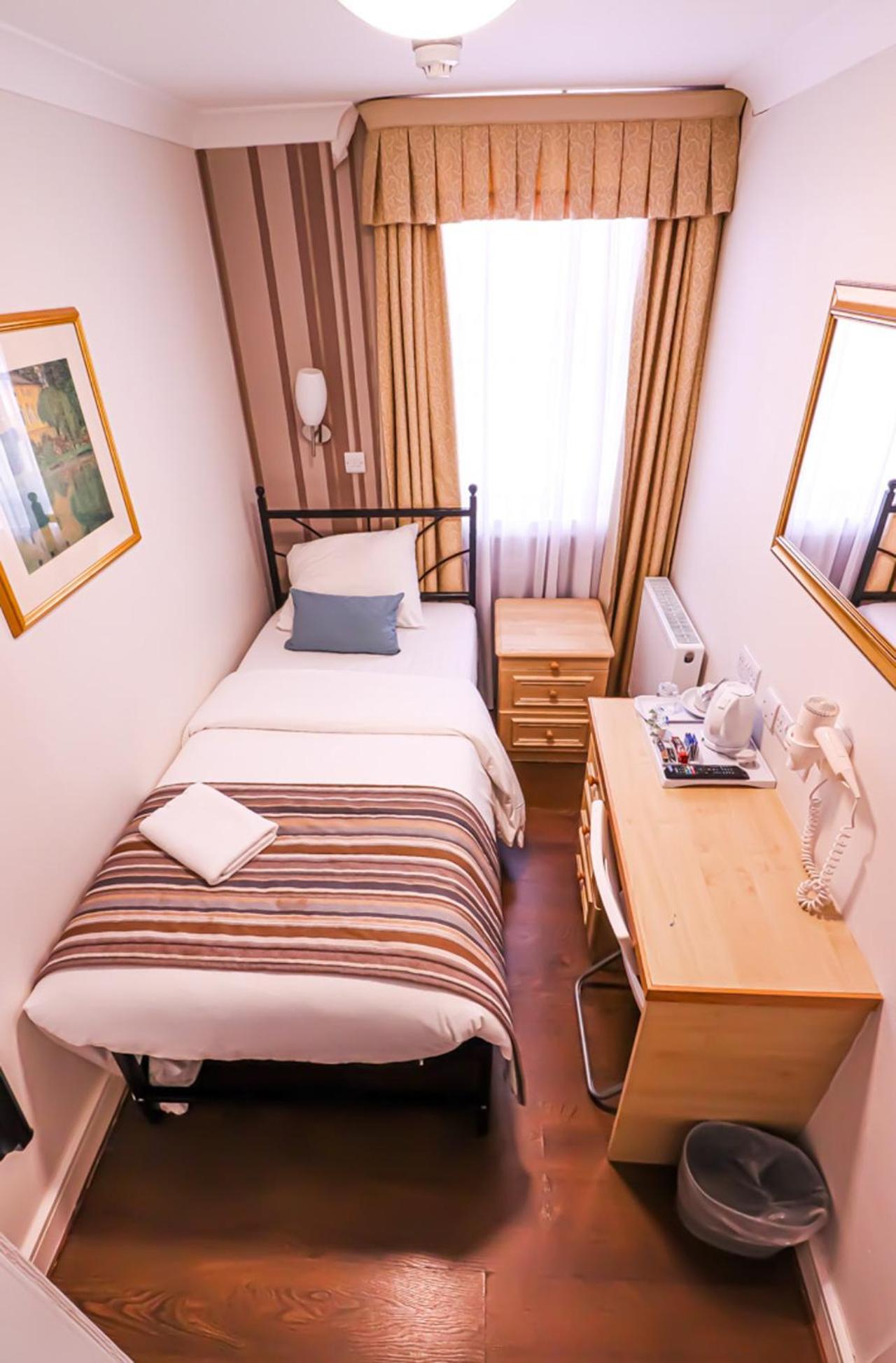 Fairway Hotel Лондон Екстериор снимка