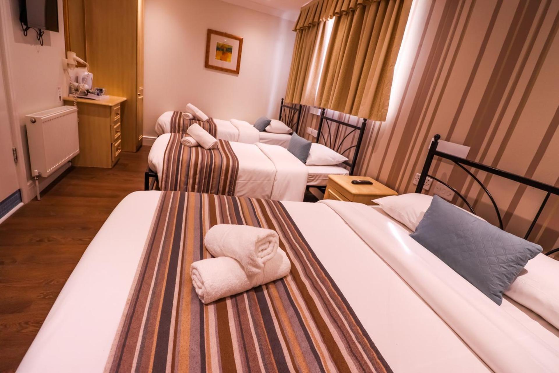 Fairway Hotel Лондон Екстериор снимка