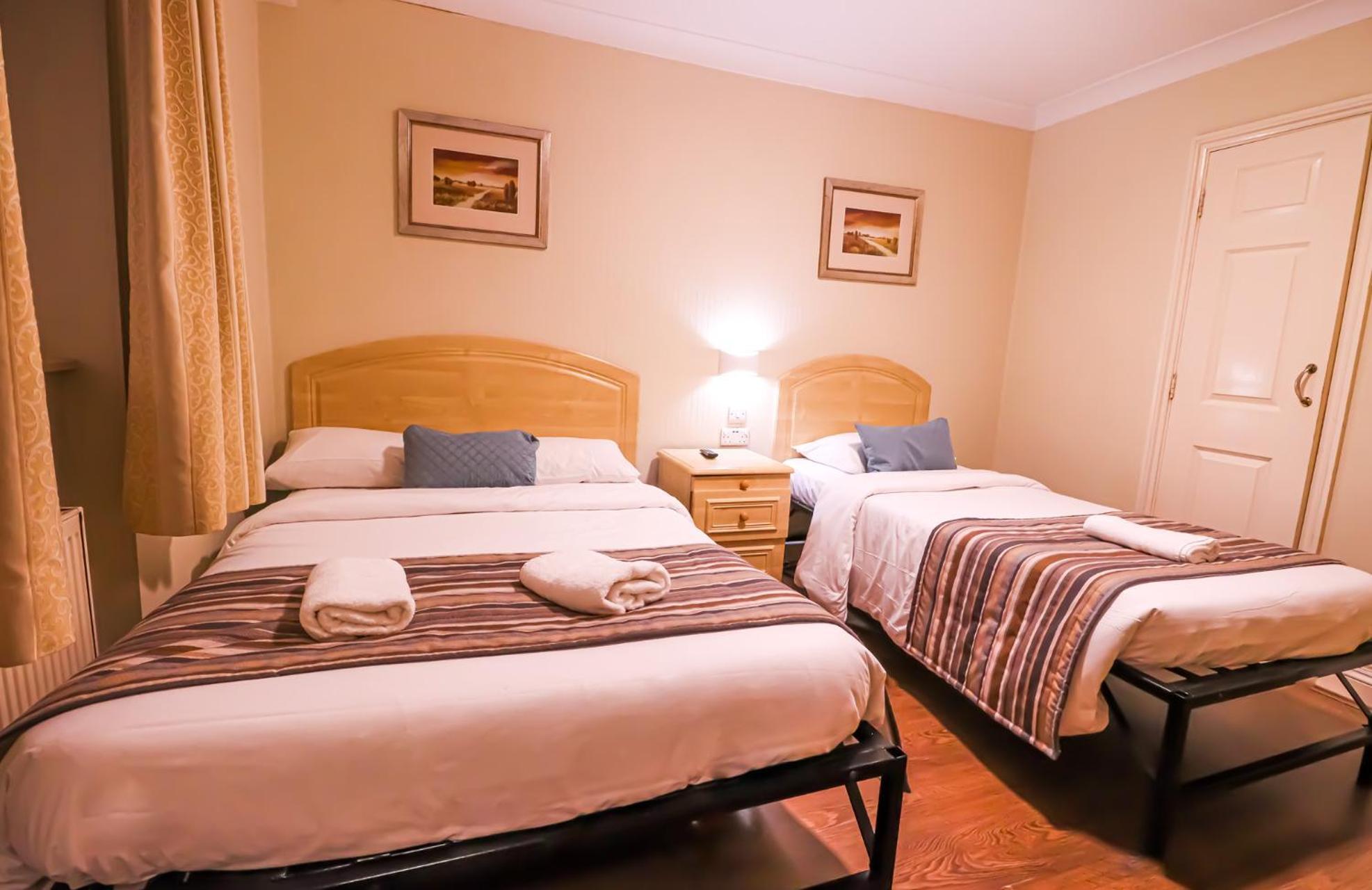 Fairway Hotel Лондон Екстериор снимка