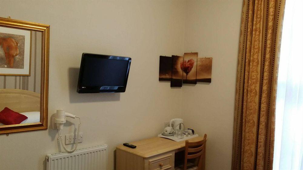 Fairway Hotel Лондон Екстериор снимка