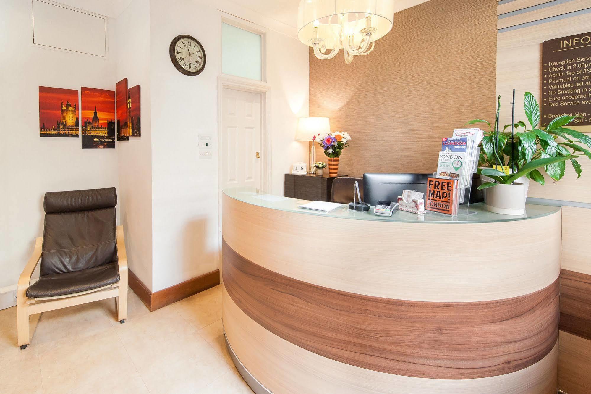 Fairway Hotel Лондон Екстериор снимка