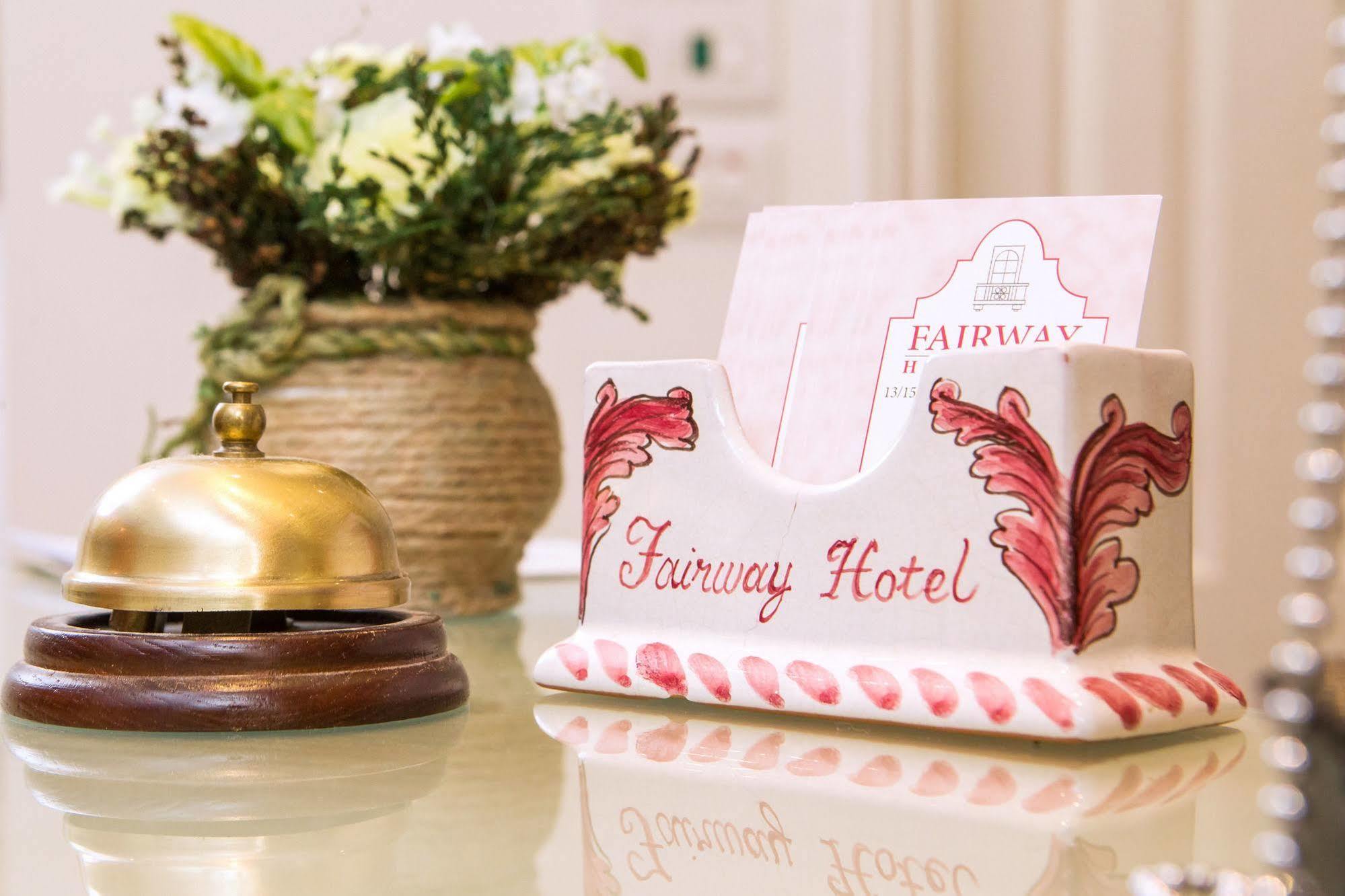 Fairway Hotel Лондон Екстериор снимка