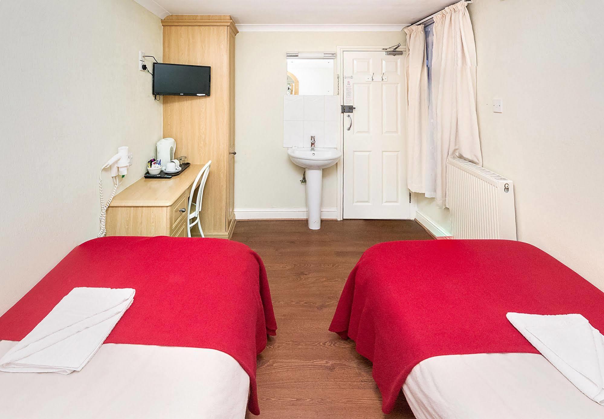 Fairway Hotel Лондон Екстериор снимка